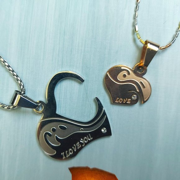 COUPLE'S HEART NECKLACE GOLD PLATED BRAND NEW - Picture 1 of 9